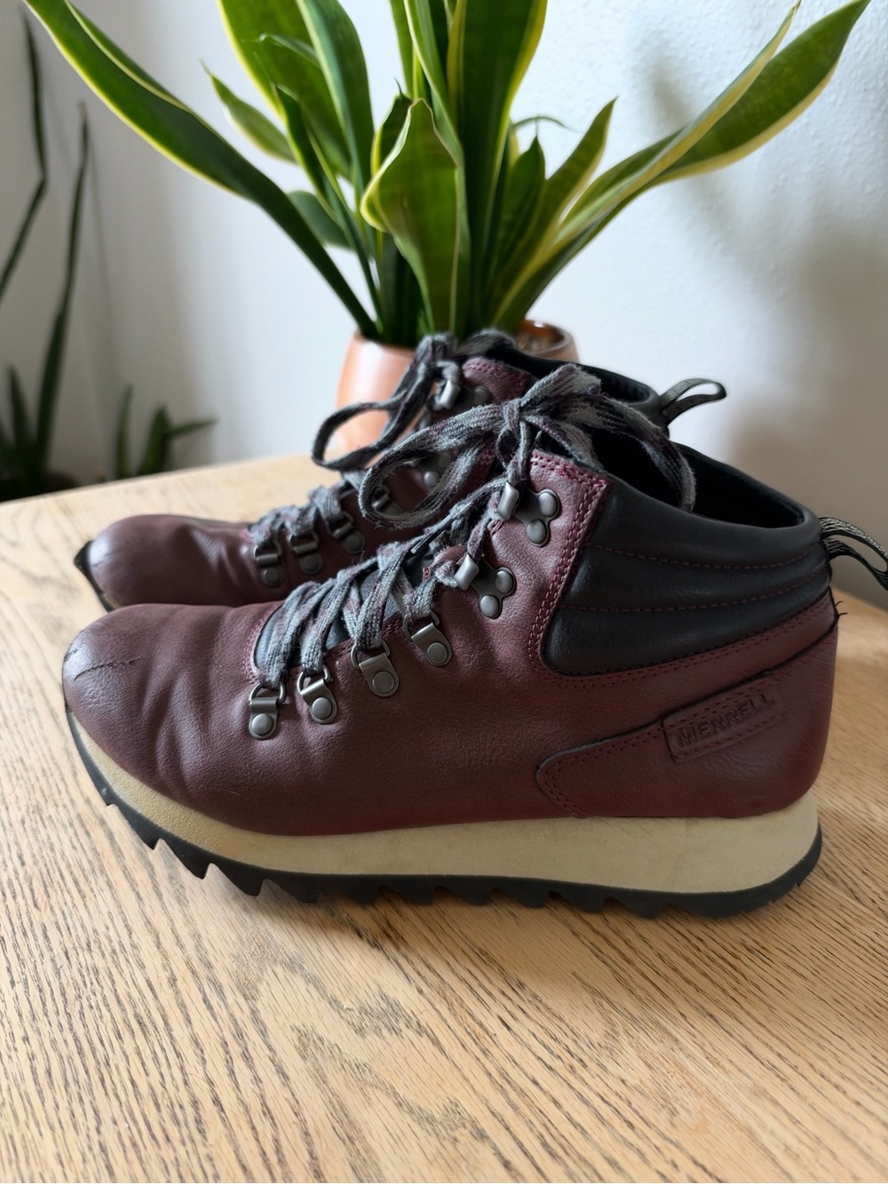 Merrell Women's Alpine Hiker Boots Burgandy 9.5
